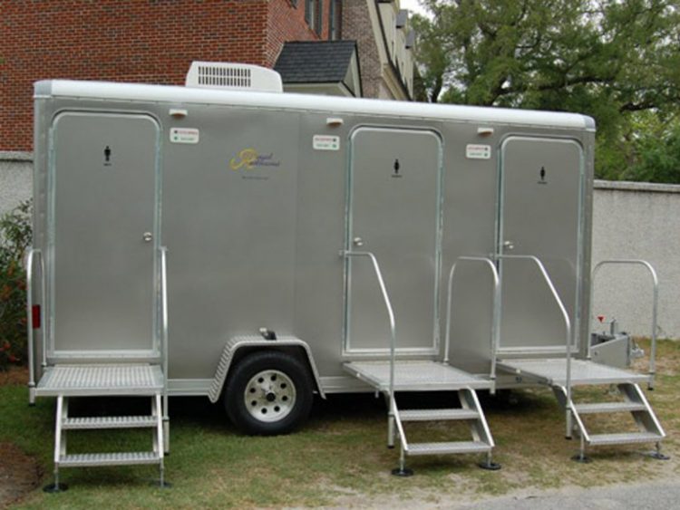 Luxury-Porta-Potty-Rental-Cost-768×576